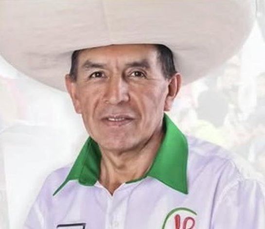 DanteBobadilla's tweet photo. Grandes aportes de la izquierda al Senado nacional: 
- Un burro con primaria 
- Un terruco prontuarido https://t.co/1rL8rn6lLY