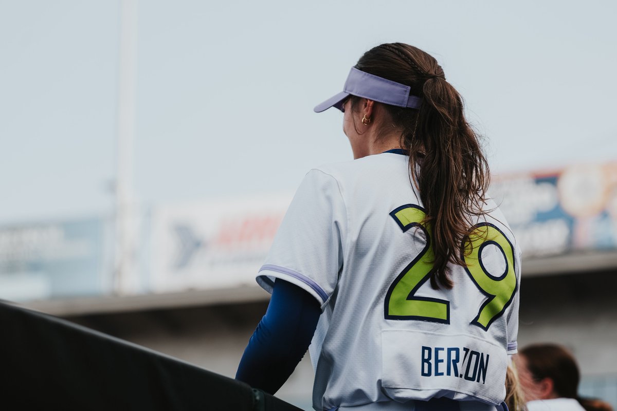 OU_Softball's tweet photo. Berz makes her pro debut in relief tonight 👏

@AUSL_Volts | @BerzonSyd https://t.co/8HiKOCxEcO