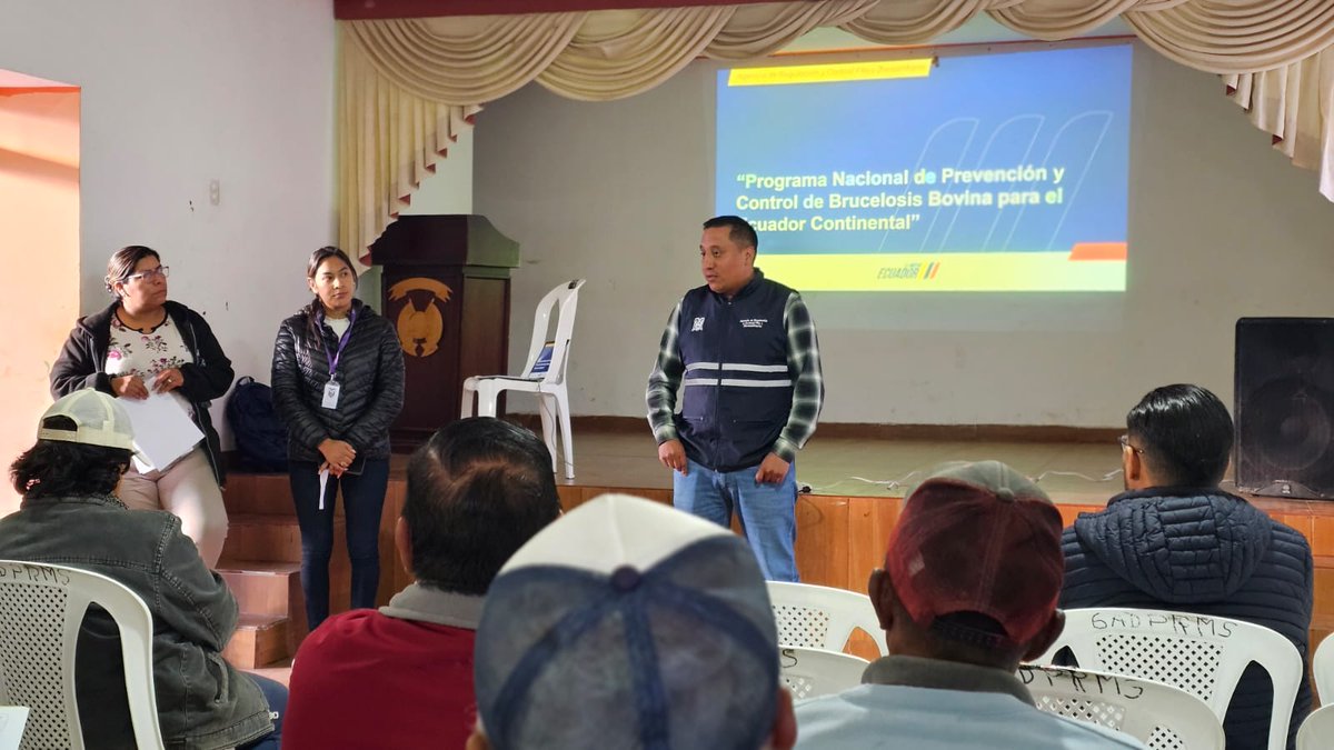 AgrocalidadZ1's tweet photo. #Carchi | Capacitamos a ganaderos de la parroquia Mariscal Sucre sobre el Programa de Prevención y Control de la Brucelosis, y del Procedimiento de Identificación Animal, con la finalidad de dar a conocer los procedimientos y las normativas vigentes. #PrevenciónSanitaria https://t.co/7CbdlAzFQL