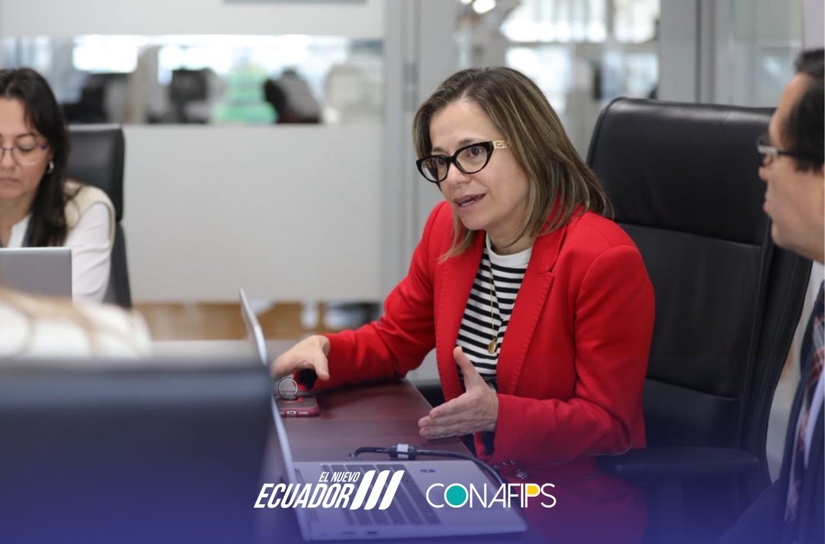 CONAFIPS's tweet photo. @MaBelenLoor_ , presidenta del Directorio de #CONAFIPS, y Héctor Mosquera, gerente general, mantuvieron una reunión de trabajo con representantes de la @AFD_France en Quito. 📊

Durante el encuentro, liderado por Kateryna Finoshkina de AFD París, y Olivier Jacques se realizó un primer intercambio y una revisión de la situación financiera y perspectivas 2025 de la institución, así como el seguimiento de compromisos y líneas de cooperación. 🤝