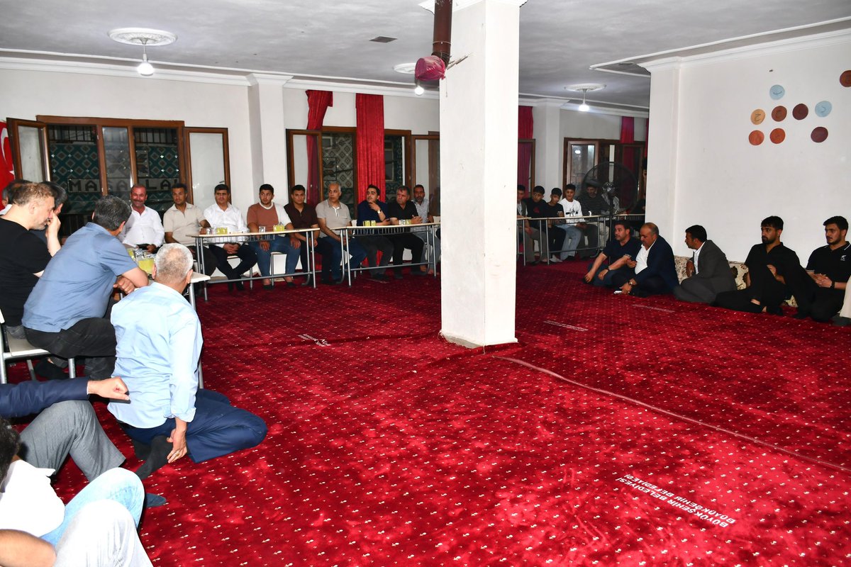 ProfDrDusak's tweet photo. 📍 Eyyübiye Hacı Bayram Mahallesi

AK Parti Eyyübiye İlçe Yönetim Kurulu Üyemiz Abdurrahman Eskin’in ev sahipliğinde, AK Parti Eyyübiye İlçe Başkanımız Süleyman Elgün ile birlikte muhtarlarımız ve mahalle başkanlarımızla bir araya geldik.

Toplantımızda teşkilat çalışmalarımızı, mahallelerimizde yürütülen hizmetleri ve vatandaşlarımızdan gelen talepleri değerlendirdik. İlçemizin ihtiyaçları ve mahallelerimizin öncelikleri üzerine görüş alışverişinde bulunarak yapılacak çalışmaları ele aldık.

Birlik ve beraberliğimizi güçlendiren bu buluşmada dava arkadaşlarımızla bir araya gelmenin memnuniyetini yaşadık. Rabbim muhabbetimizi, kardeşliğimizi ve birlik beraberliğimizi daim eylesin.

@RTErdogan @Akparti @bybekirbozdag @abuyukgumus @hakanaksu058 @farukaytek @milhamigunbegi @ElgunSuleyman @EyyubiyeAkParti @akpartiurfa