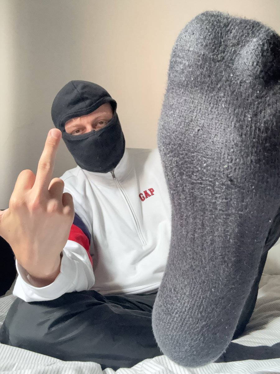 feet_yn's tweet photo. Choose your favorite socks and take a deep sniff - you don‘t need p0ppers! 

Click the link below and make yourself useful ⬇️
https://t.co/IIB08r30Po 

#findom #cashmaster https://t.co/ljY1LBJ6B7