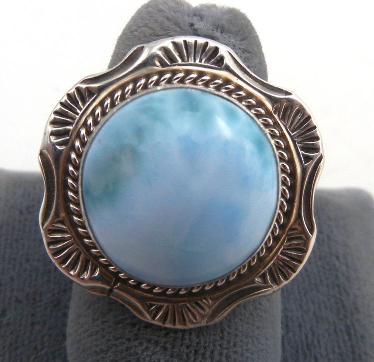 palmstrading's tweet photo. #FunFact: #Larimar is a rare blue variety of pectolite found only in the Dominican Republic.
Ring is #Navajo made, stamped JCY https://t.co/TtrtHA2Gyl