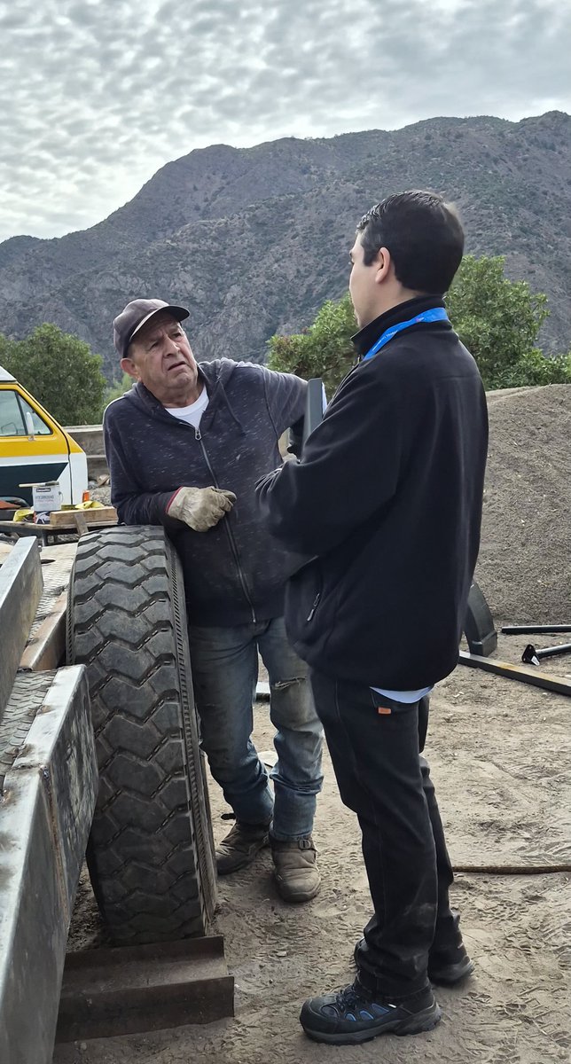 drtmetrooriente's tweet photo. 📍Trabajadores en informalidad laboral fueron encontrados hoy en fiscalización al Fundo La Vara en #Farellones
➡️ Participaron del procedimiento inspectivo, Carlos Cañuta, Ma Isabel Tobar y Arnaldo Fuentes, de la ICT Stgo Ote, y Rodrigo Cabezas de la Coord Inspectiva de la DRTMO. https://t.co/XPFotBpodd