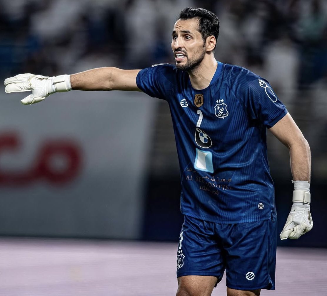 Azenda7's tweet photo. من بعد العربي .. 
والسالمية .. 
والقادسية .. 

خالد الرشيدي، الأخطبوط، يفوز بأول بطولة دوري في مسيرته.

تستاهل الفرحة وتستاهل البطولة ودورك فيها كان كبير ❤️💙

و يا زين فرحتك اليوم 🏆🤍 https://t.co/ePXoRPDblc