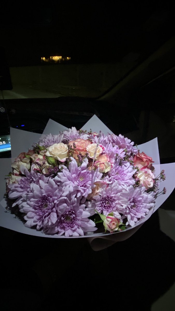 sv1ii's tweet photo. و لكن ما يهم اللي تولّع في غرام الورد 🌸 https://t.co/ibLh4Tp8Lc
