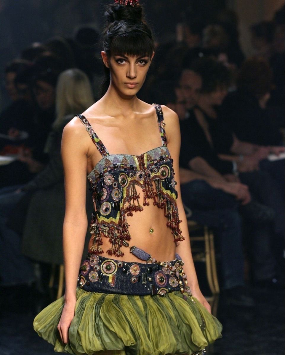 NUCLE4RSTAR's tweet photo. Beyoncé wearing the Jean Paul Gaultier Spring/Summer 2006 Haute Couture collection 🫒 https://t.co/eTQWmGZL6O
