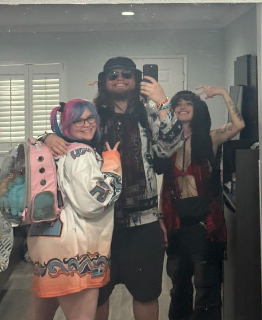 PanoramicVR's tweet photo. Motel mirror picture, day 1 @apocalypsefest we ready! https://t.co/JyjJ6oNKSn