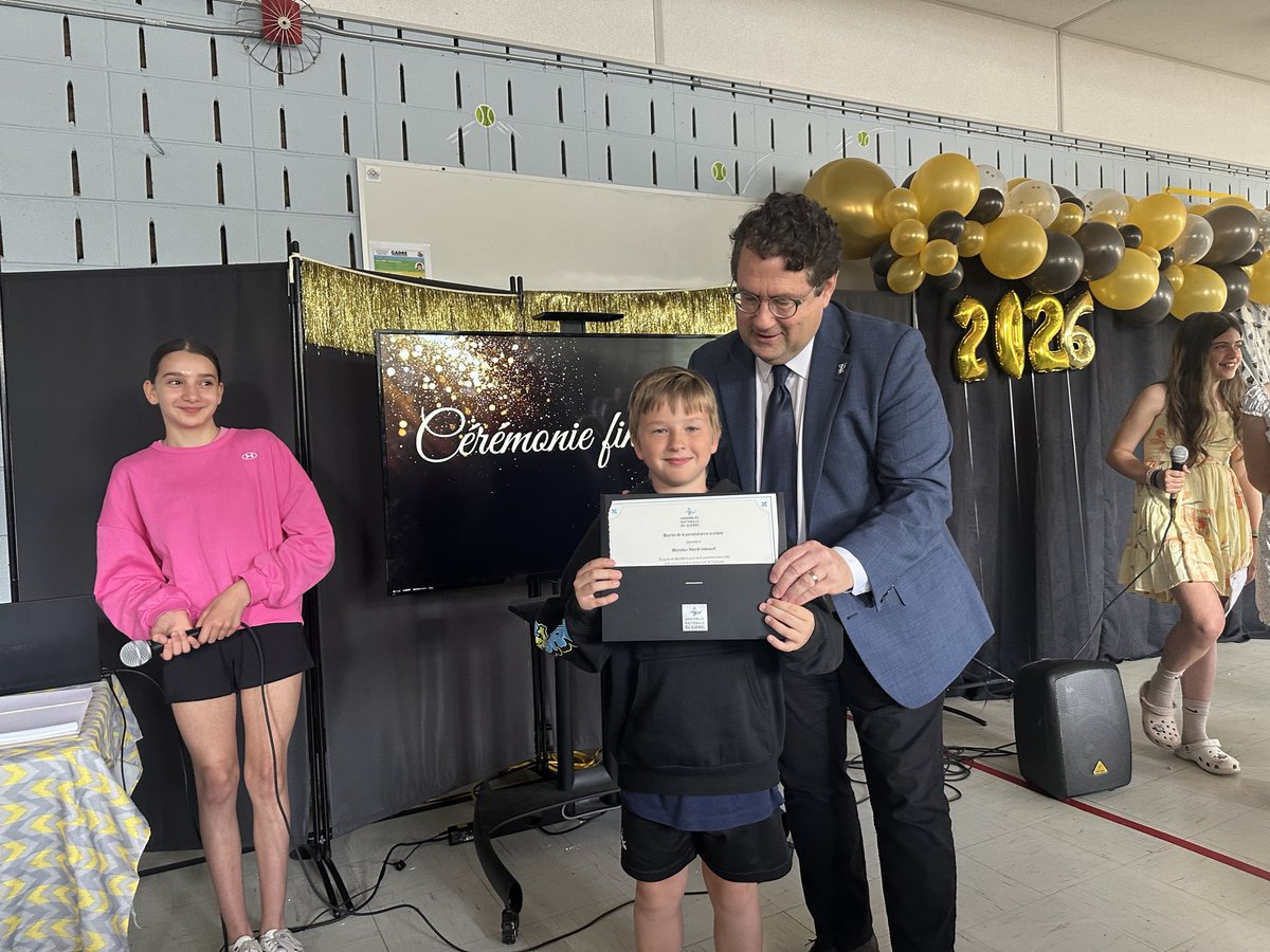 BDrainvilleQc's tweet photo. 🏅✨ 20 000 $ en bourses pour la persévérance scolaire! J’ai remis une bourse soulignant la persévérance d’un garçon et d’une fille dans chaque école de #Lévis. Fierté de célébrer les efforts et la résilience de nos jeunes! 🎓 Félicitations à ces élèves remarquables et merci aux équipes scolaires qui les accompagnent au quotidien.