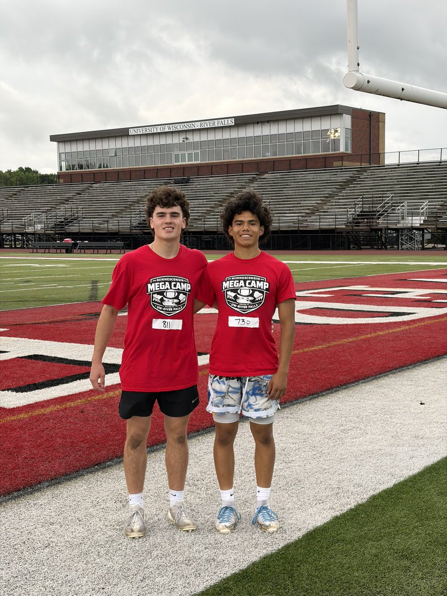 rockwellcolton9's tweet photo. Had an amazing time at UWRF Mega Camp this past Wednesday. Loved getting work in and competing. Thank you to all coaches who I connected with.
@SPW_oconnor @PrepRedzoneWI @MJ_NFLDraft @coachcodycoop @MaxLongman_ @TravisBOUND https://t.co/GrzDpvwO0h