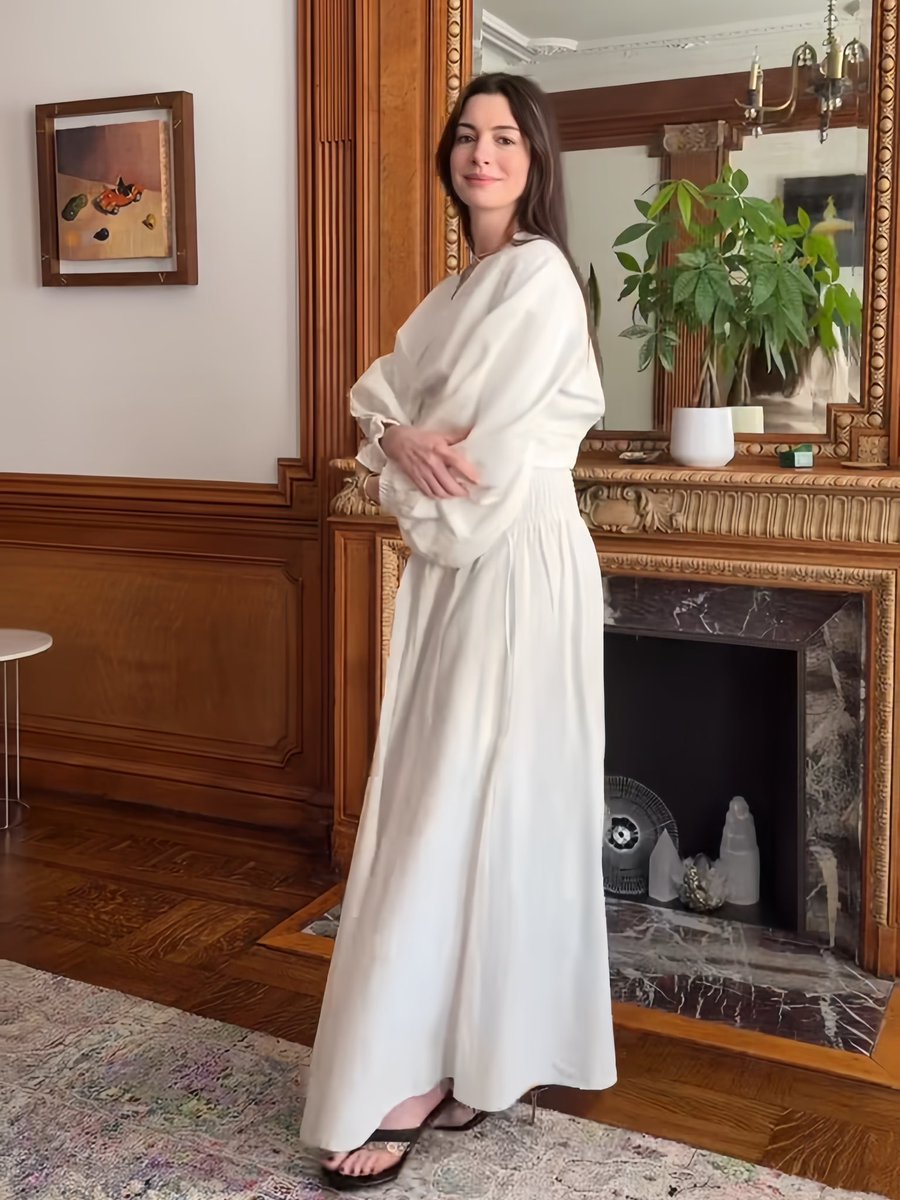 AlPuntoNoticias's tweet photo. 🚨 #ANNEHATHAWAY en la dulce espera… 🚨

Con un cortito pero hermoso video fue como #AnneHathaway dio a conocer que está embarazada, luciendo radiante y con la luz que solo la maternidad logra…

¡FELICIDADES ANNE! 🐣🍼🐣 https://t.co/0w686fyU8d