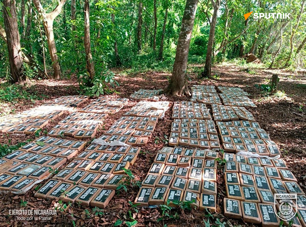 SputnikMundo's tweet photo. 🇳🇮🚔 Nicaragua confisca una gran cantidad de drogas

🚨 El Ejército nicaragüense aseguró 19 sacos que contenían en su interior 475 paquetes de cocaína, los cuales eran trasladados a bordo de una embarcación, informaron las autoridades castrenses del país centroamericano.

🗣 "En defensa de la patria y la institución: ¡Firmeza y cohesión!", señalaron las Fuerzas Armadas de Nicaragua.