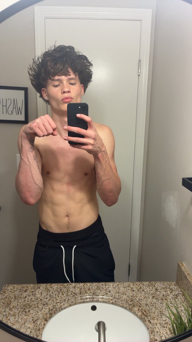 whiteboyjdd's tweet photo. 📲💰 https://t.co/TyD12UXv19
