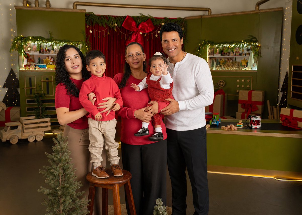 Una_de_Chinos's tweet photo. @CHAYANNEMUSIC Con tus nietos, claro que si  🤩 https://t.co/jreoxjctAG