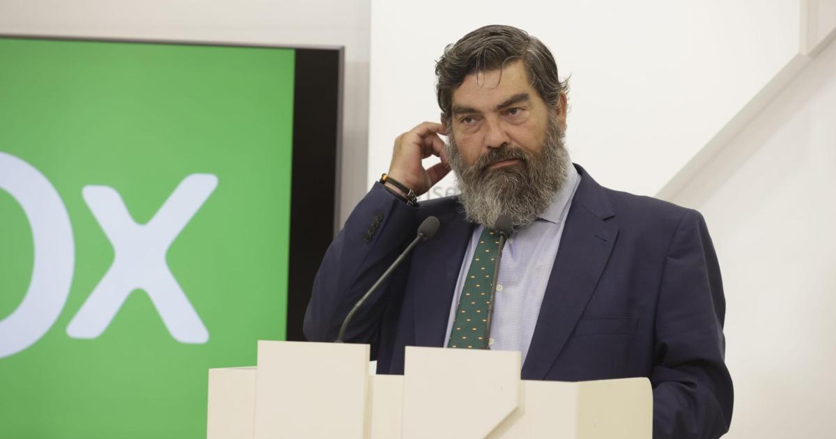 FonsiLoaiza's tweet photo. Este ultraderechista de VOX se llama Pedro Bestard y es vicepresidente del Consell de Mallorca. Ha realizado más de 20 desplazamientos en coche oficial a actos que no constan en agenda. Gastó 2.600€ en 4 días y acudió a una feria de caza y a por una cabra disecada. Tremendo. https://t.co/xm8Pl27bgf