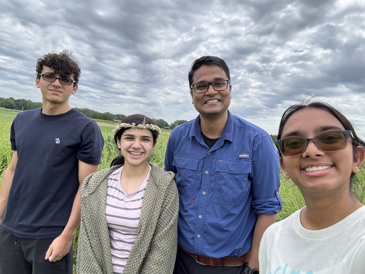 billygrahamram's tweet photo. Six high school students visited my lab for summer camp. They completed projects on simulated corn stand count and site specific spraying. I am so proud of these students! They have a very bright future ahead! https://t.co/AKnQ687XN6