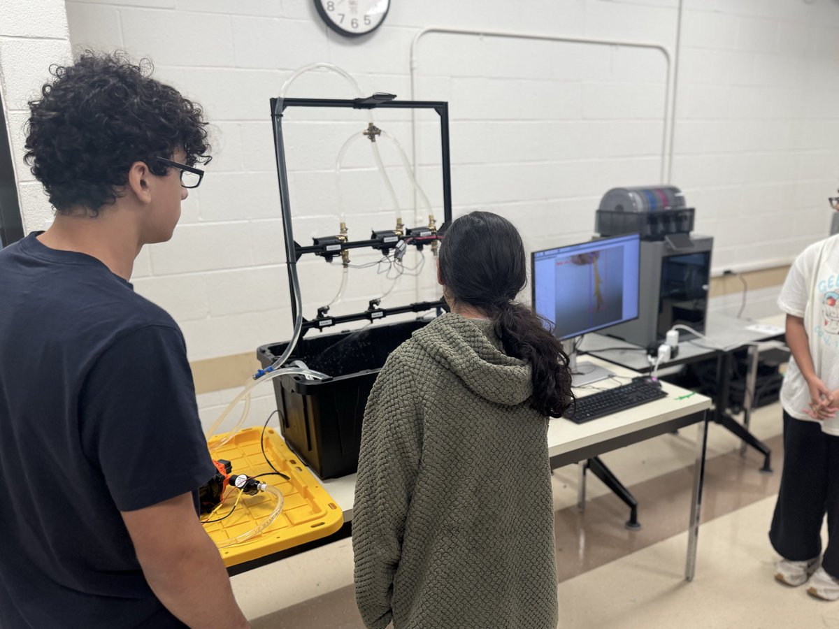 billygrahamram's tweet photo. Six high school students visited my lab for summer camp. They completed projects on simulated corn stand count and site specific spraying. I am so proud of these students! They have a very bright future ahead! https://t.co/AKnQ687XN6