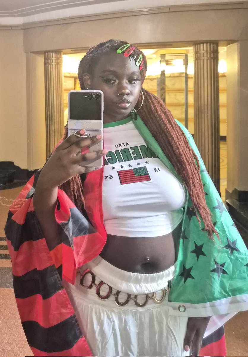 CallMeGizzzy's tweet photo. Sexy Soulaan Black American Princess✨️ https://t.co/48rDtNOheB