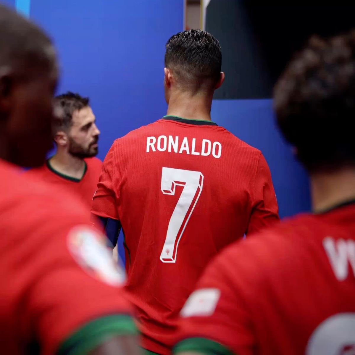 _u8nv's tweet photo. Por favor, tragam o título para Portugal, pelo Cristiano Ronaldo e por todo o povo português. 🇵🇹❤️ @Cristiano @selecaoportugal @vitinha @B_Fernandes8 @pedrolneto7 @rubendias @joaofelix70 https://t.co/FpUxS1omwS