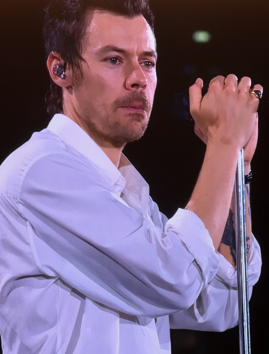 hsdtogethertour's tweet photo. Harry on stage at Wembley Stadium in London, UK - 19 June (via @guccirry) https://t.co/X9c57Jm52i