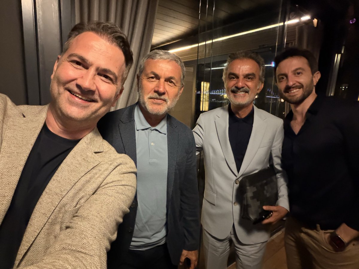 seckinsonmez's tweet photo. Biz KOCAMAN, şerefli bir aileyiz. Ailemizi satmayız. Kral #AykutKocaman 👑 @YukselToksoy @Lukee_SkyWalker https://t.co/85t0QofLl7