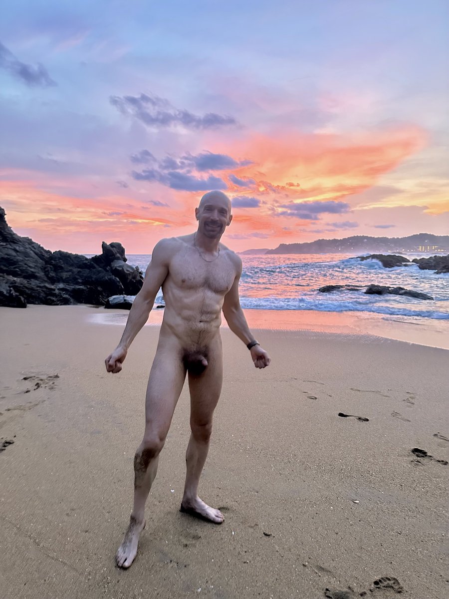 SNudists's tweet photo. My friend @NudeDudeSmall is an unhung hero who promotes #SmallPenisPride whenever he can.  He is a role model to the #SmallDickBrotherhood to show that you should be out and proud with your #smalldick. https://t.co/I4zzbOYGYl