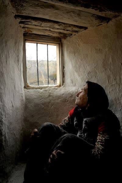 serenad75's tweet photo. .Ve sen diğer yarım;
Ruhumu besleyen şiirimin öznesi, en uzakta ki en yakınım.
Sen bugün de tıpkı şairin dediği gibi; 
Mıh gibi aklımdaydın...

Birhan Eroğlu https://t.co/l02JHYAzIZ