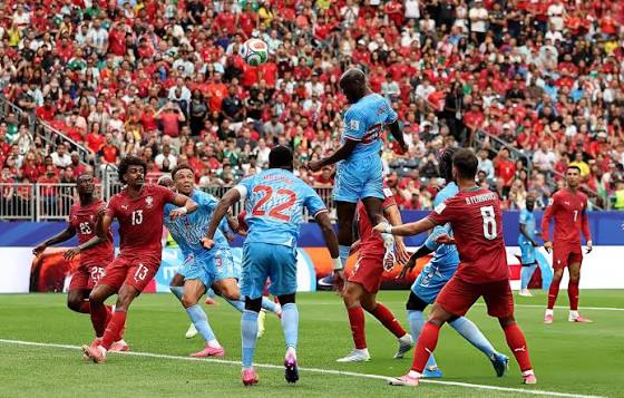 1976_scp's tweet photo. Ironia, mas hoje descobri que Ronaldo teve culpa no golo do Congo. Foi culpa dele ter ido defender os dois colegas de equipa e ter deixado o adversário sozinho. Vendo teve culpa porque deixou o adversário estar sozinho, ter saltado, ter cabeceado e ter marcado. Que urso...🤣 https://t.co/eXV79SVRuj