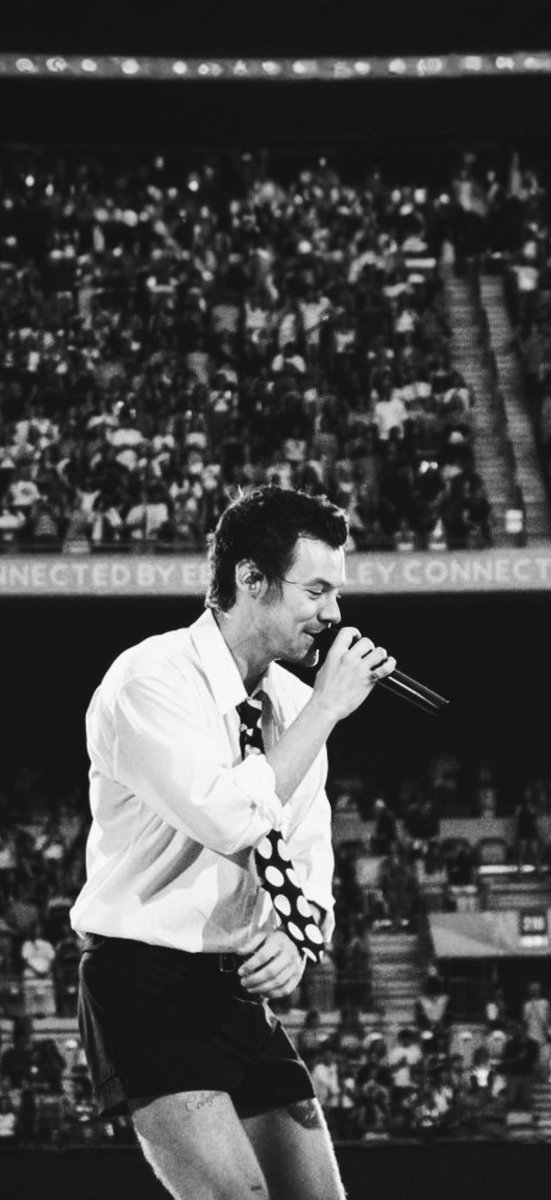 unlockscreen's tweet photo. — harry styles | together together tour wallpapers 🪩

like &amp; rt if you use it!! /bel https://t.co/oJPxb0pxZU