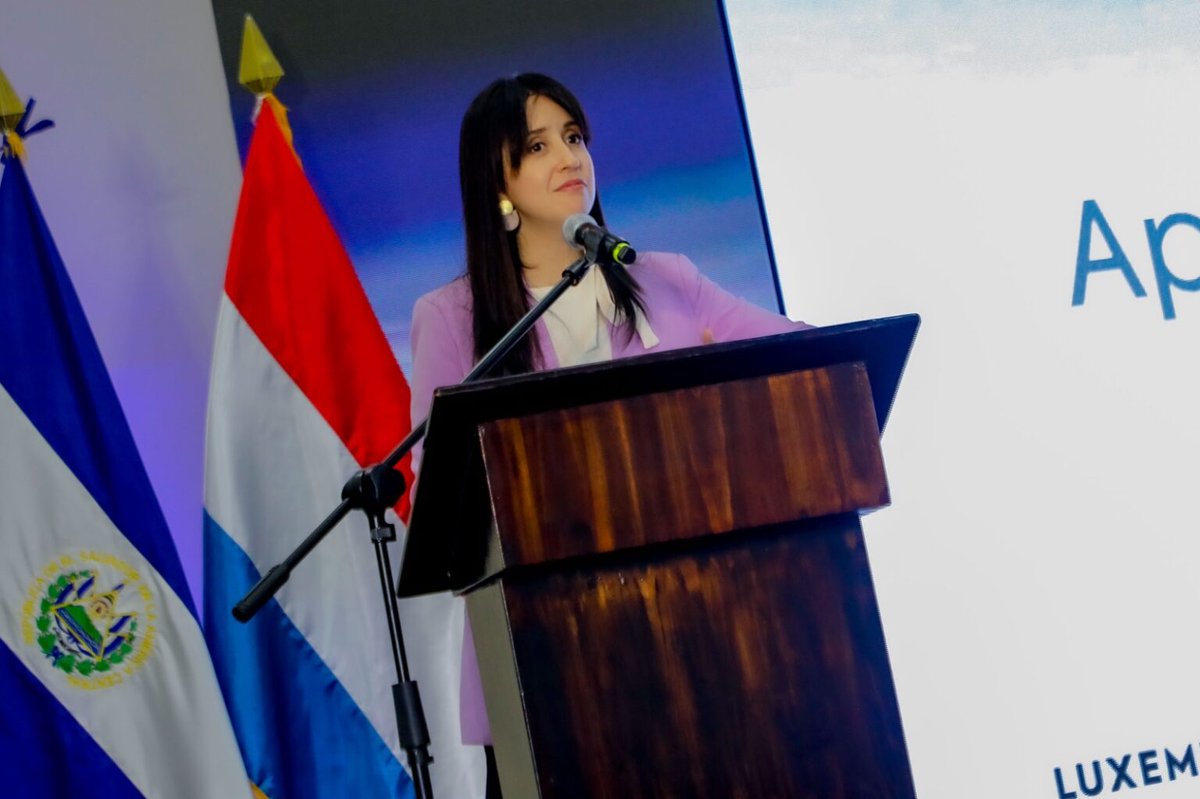 AdrianaMiraSV's tweet photo. Hoy marcamos un hito que nace de la solidaridad y el trabajo conjunto. 🇸🇻🤝🇱🇺

Junto a @cooperation_lu, lanzamos el Proyecto de Cooperación Sur-Sur y Triangular y presentamos el Catálogo de Oferta de Cooperación, fortaleciendo el intercambio de conocimientos y buenas prácticas. https://t.co/FFBqBOq9Tw