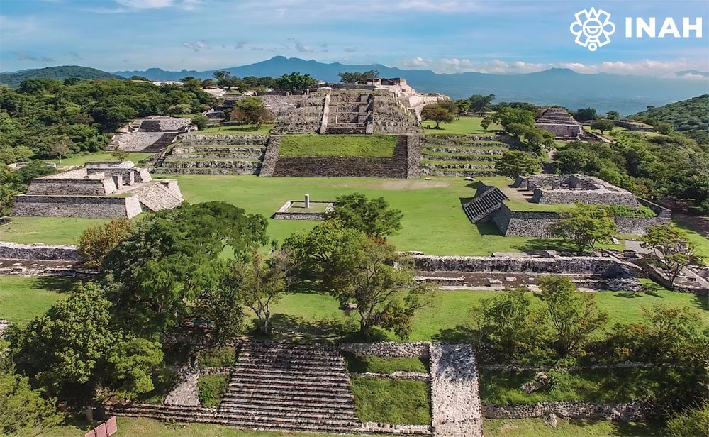 INAHmx's tweet photo. #IMPERDIBLE ⚠️ El INAH invita a disfrutar las Travesías Arqueológicas por Puebla, Morelos, Jalisco y Nuevo León

• El nuevo programa de viajes llevará al público por las zonas de Cantona, Xochicalco, Guachimontones y Boca de Potrerillos

Conoce más: https://t.co/HNDATLyQ7R https://t.co/iEVZ6RbeC6