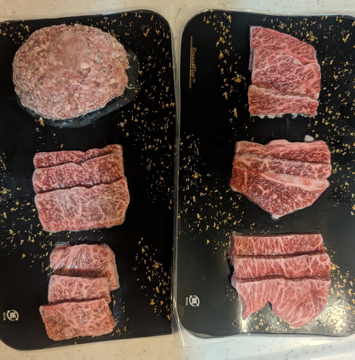 taigermasato's tweet photo. 贈り物のこの黒毛和牛焼肉セット、今夜食べようとおもいます https://t.co/cPxuIc5EZQ