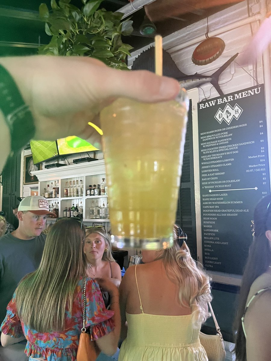 drunkbunk1738's tweet photo. dare i say… bunks back? https://t.co/OHKznAbigs