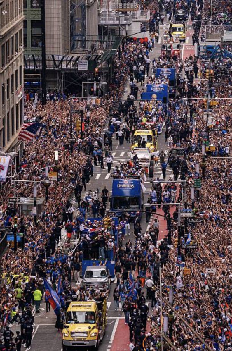 PeoplesElReal's tweet photo. RT @1999Knicks: 2M Strong! The best fans in the 🌎!
#AlwaysKnicks https://t.co/hcbygpJvES