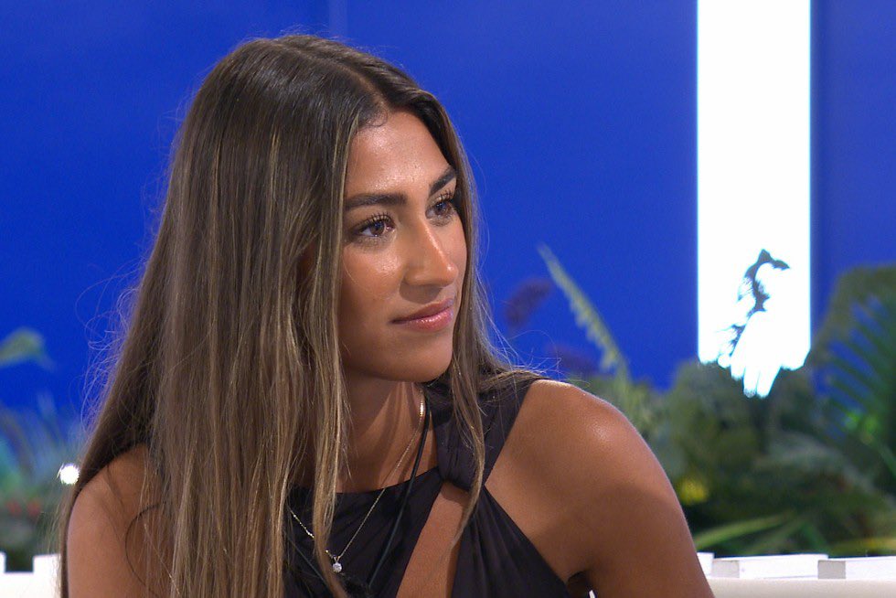 cutenunstable's tweet photo. who we thought the villain was vs who it rlly is #LoveIsland #LoveIslandUK https://t.co/0AxgrTwNHB