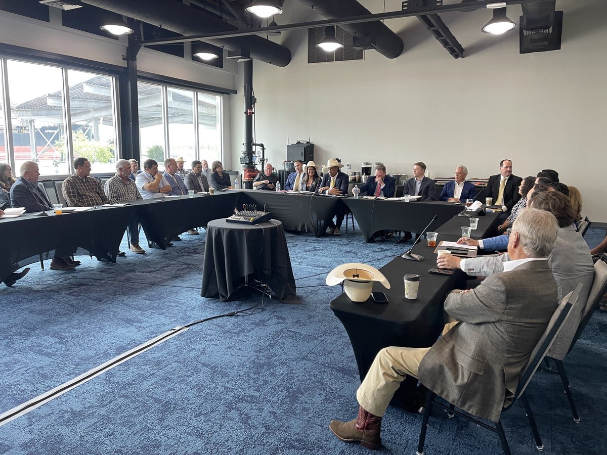 Bruce_LeVell's tweet photo. What an incredible 3 day journey traveling hundreds of miles across South Texas, stopping in San Antonio, Corpus Christi, Pearsall, and Beeville. We listened, exchanged ideas, and discussed solutions to strengthen farming, the cattle industry, and food safety while also addressing concerns like the New World screwworm.

We met with ranchers, producers, and key stakeholders who are committed to building a stronger agricultural future for our communities, under the leadership of @SecRollins .

#USDA #SouthTexas #Agriculture #Farmers #Ranchers #FoodSecurity @USDA #MAHA