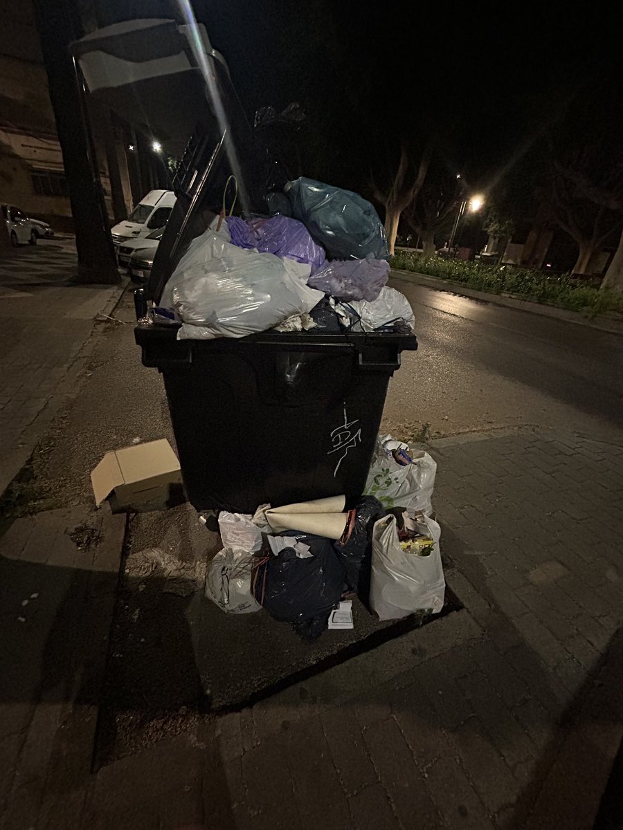 cecigdp's tweet photo. @malaga con la cantidad de ratas que hay y no recogéis la basura? Luego que si Málaga limpia y tal… 🤦🏻‍♀️🤦🏻‍♀️🤦🏻‍♀️🤦🏻‍♀️🤦🏻‍♀️ https://t.co/KqthpScn3C