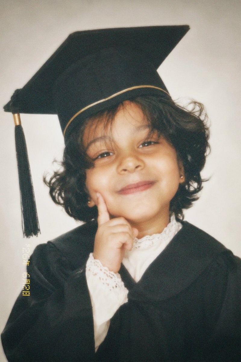 sxh74's tweet photo. Officially graduated 🎓✨

الحمد لله الذي هيّأ البدء، وطيّب المنتهى.
الحمد لله الذي أغرقني سرورًا وتيسيرًا.

ما بين دعوةٍ في الخفاء وسعيٍ لم ينقطع تم بحمد الله تخرّجي من تخصص التعقيم الصحي مع مرتبة الشرف الثانيه🎓🤍. 

Grateful for the journey, proud of the destination. ✨ https://t.co/rjyZu8VdGe