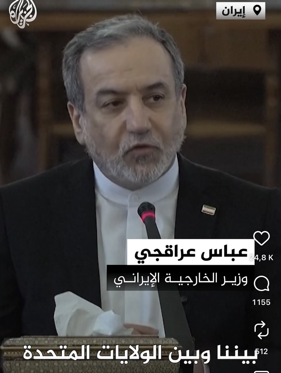 MahnazShirali's tweet photo. جمهوری‌اسلامی‌چی‌ها نه قادر به جنگیدن با امریکا هستند، نه قادر به تفاهم، و در بن‌بست بدی گیر‌ کرده اند. 
نمی‌توانند تفاهم‌کنند، چون به ترامپ اعتماد ندارند. 
حق هم دارند. ترامپ اگر بهشان بگوید ثروت ایلان ماسک‌ را روی طبق تقدیم‌تان می‌کنم، اینها باور نخواهند کرد. 
فقط وقتی تو سرشان‌میزند، احساس خوبی دارند. 
اولا چون عادت به تو سری خوری دارند، در ثانی فقط باید توی سرشان زد تا حرفت را باور ‌کنند.