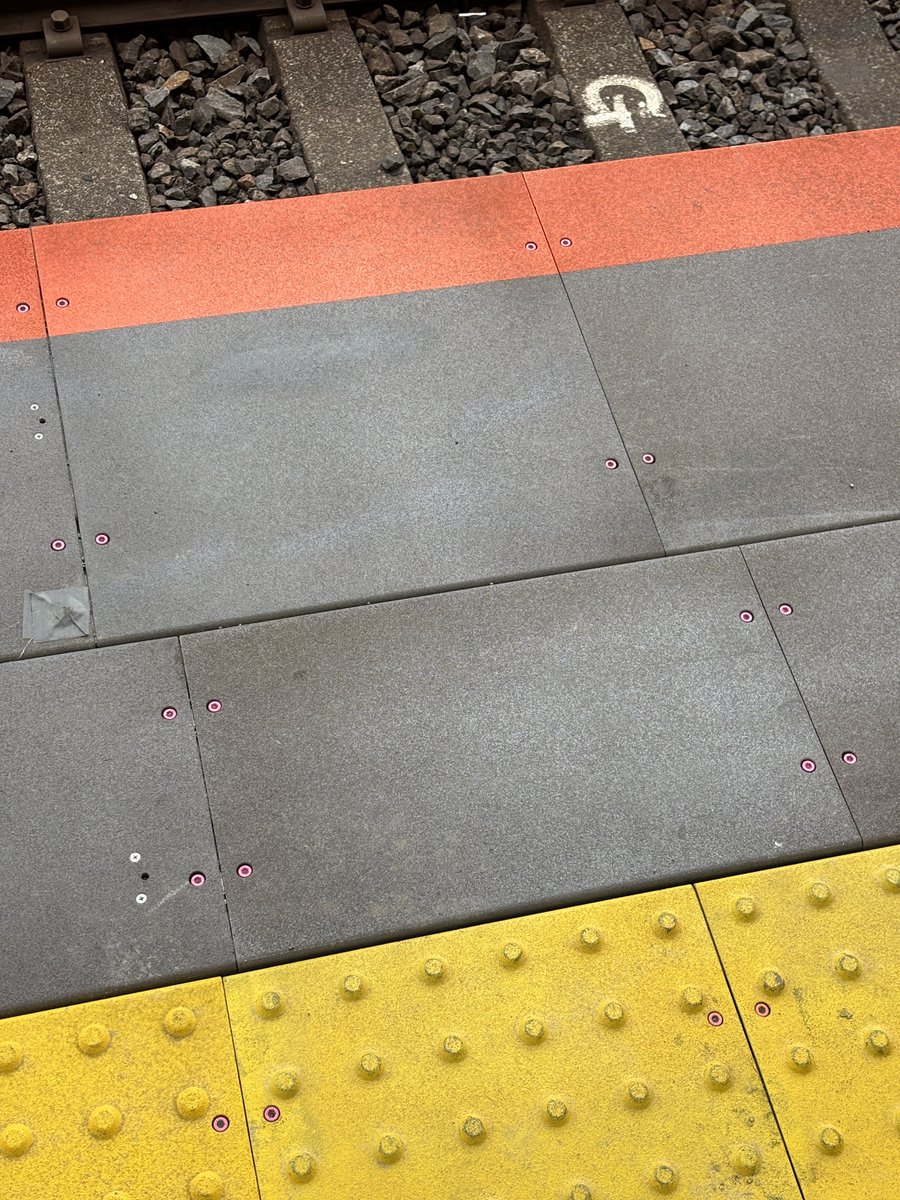 faceletter_3's tweet photo. なんかめっちゃ見られてる気がする。 https://t.co/M1c2jwDrM2