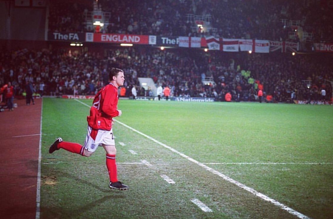 theawayfans's tweet photo. Wayne Rooney's England debut in 2003 🏴󠁧󠁢󠁥󠁮󠁧󠁿 https://t.co/FRgicAvdj0