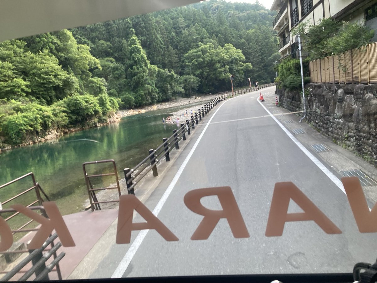takecha's tweet photo. 宿の女将さんから丸スコップ渡された思ひ出 https://t.co/zrGRA0npMh