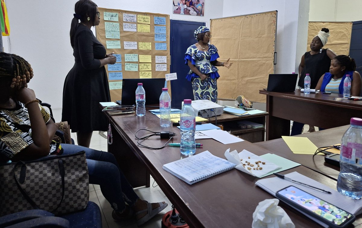 KahWalla's tweet photo. - Plus de 20 avocates ont rejoint le Collectif pour la Défense des Citoyens pr défendre les droits de 2000+ personnes détenues à travers le Cameroun.
- Une dynamique de mobilisation, de la base au sommet, s'est développée depuis les villages et les quartiers de 7 régions à Ydé. https://t.co/6O3Xe6Xm3B