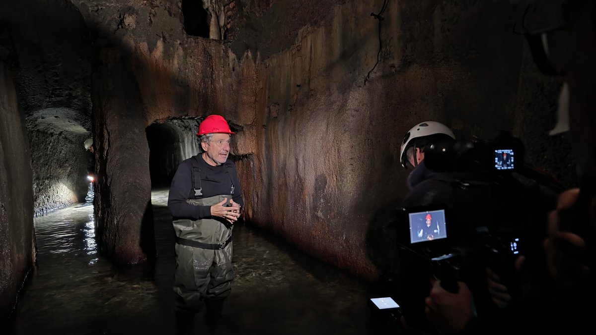 OfficialTozzi's tweet photo. Ai geologi piacciono grotte e condutture sotterranee. Perché so' SUBACQUI! (CIT.)
#sapiensfiles da sabato 27 giugno il pre-serale di Rai Tre alle 20.30 @raicultura
Una diversa versione di #sapiensunsolopianeta. Ma parecchio diversa.
Solo per sarchiaponi collaudati. https://t.co/vafuLGJqP1