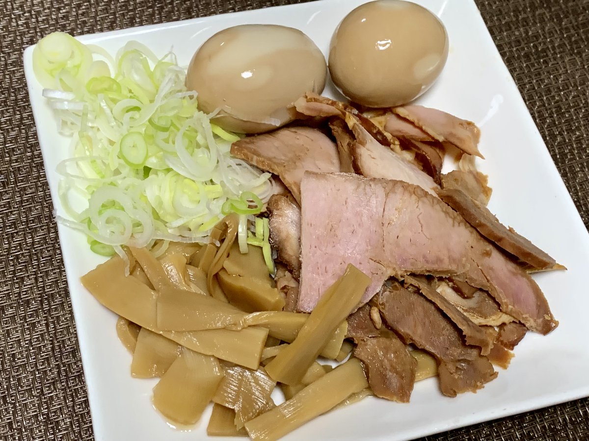 @もつ tweet media