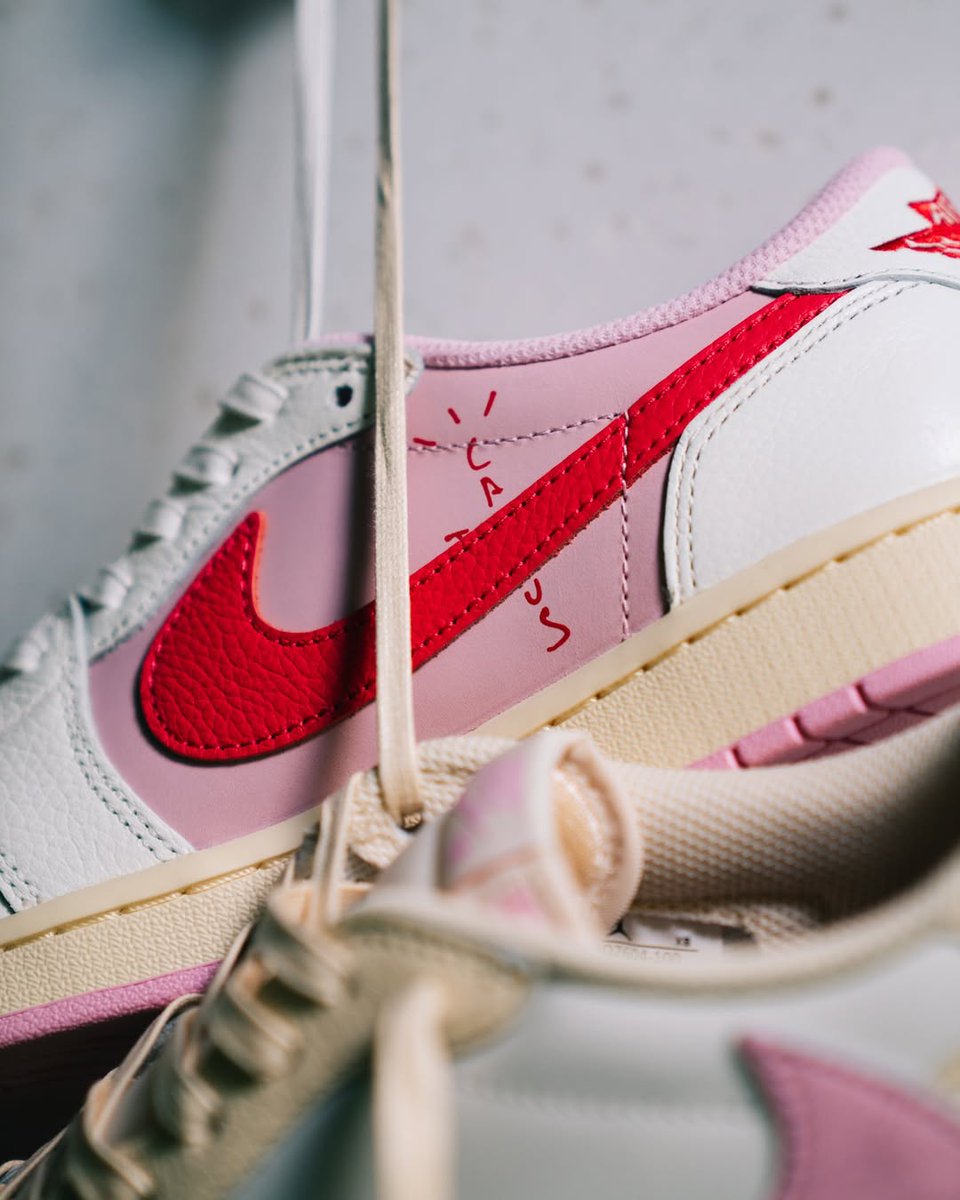 sdmlinks's tweet photo. 🤯🌵 Muitos pares dos novos Air Jordan 1 Low OG de Travis Scott chegam ao Brasil amanhã (20), na Nike.

Seja avisado: https://t.co/pmb0AGDsyY https://t.co/MpzuJ7fho2