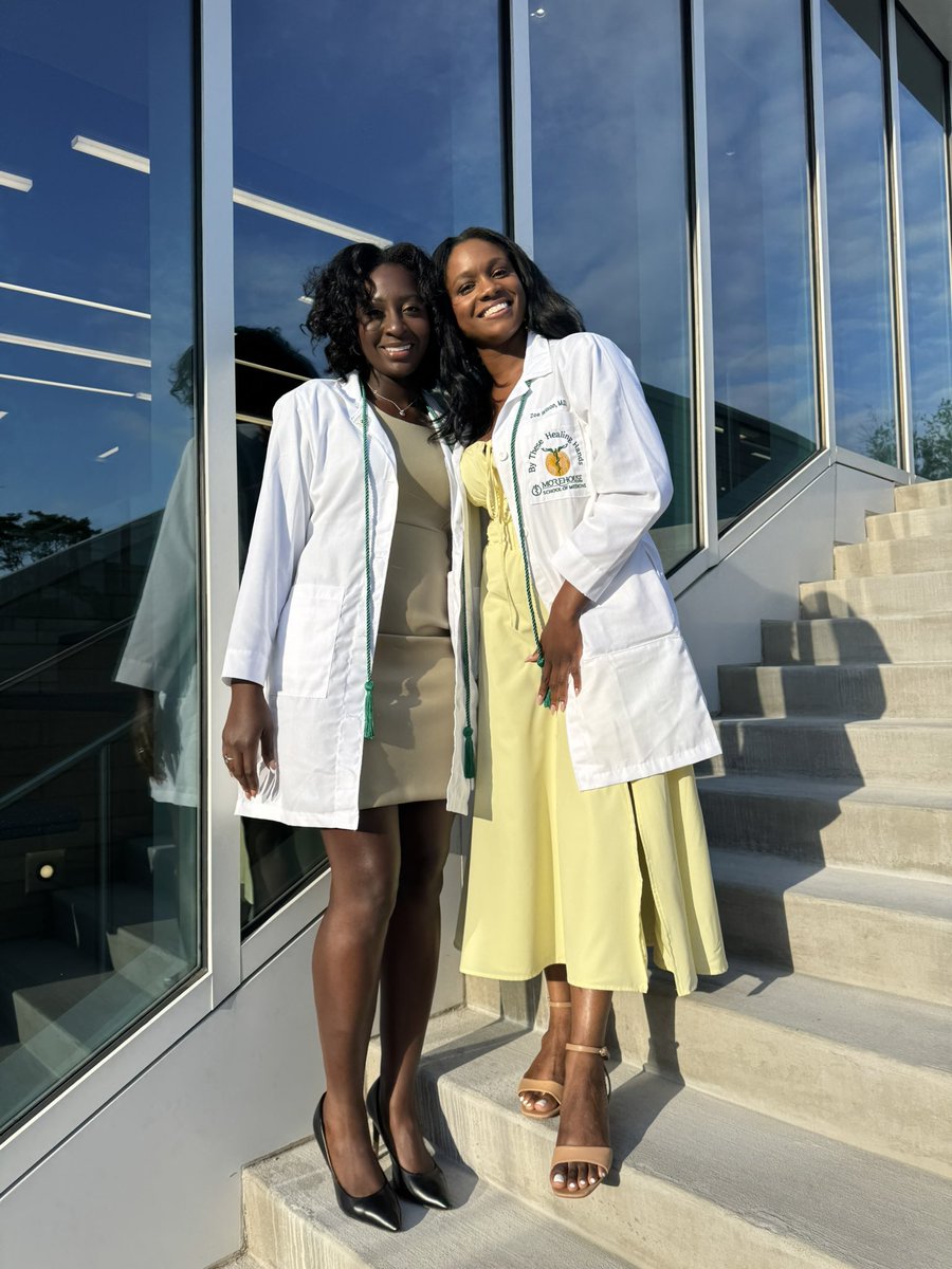 IssaSurgeon's tweet photo. We got our first big MD white coats! 🫶🏿

#doctors #medicine https://t.co/5uKUt6Wd7g