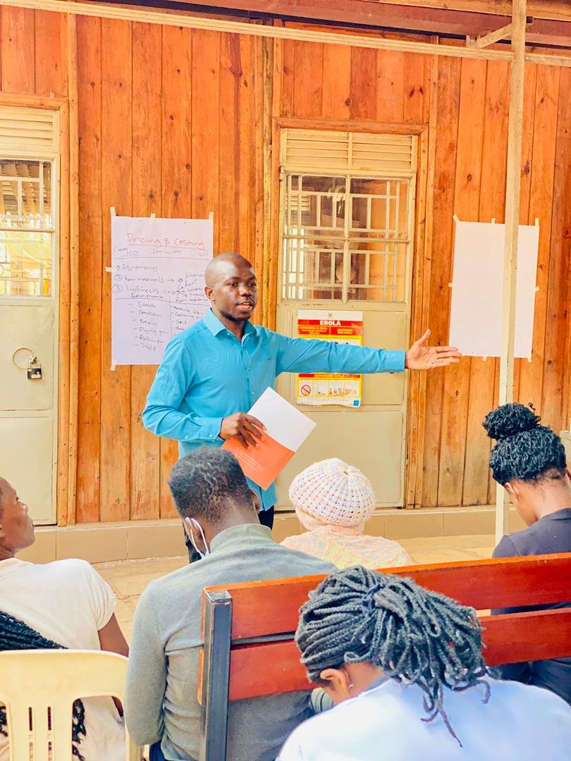 KampalaYec's tweet photo. The skilling of the #AdolescentGirlsandYoungWomen at the @KCCAUG Kitebi Health Centre III Youth Corner is taking shape.
We climaxed the week with a theory session on business idea Development led by @WezeshaImpact_ and practical sessions on hairdressing and catering.
#YouthCan https://t.co/qSJvqmULL4