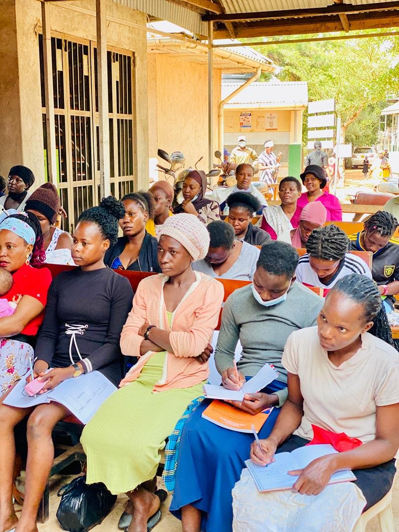 KampalaYec's tweet photo. The skilling of the #AdolescentGirlsandYoungWomen at the @KCCAUG Kitebi Health Centre III Youth Corner is taking shape.
We climaxed the week with a theory session on business idea Development led by @WezeshaImpact_ and practical sessions on hairdressing and catering.
#YouthCan https://t.co/qSJvqmULL4