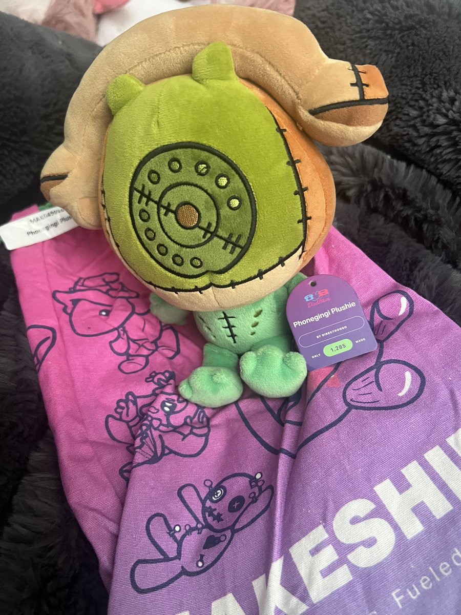 L0reRat's tweet photo. Selling my Phonegingi plush on depop along with the bag and tag they came with! Dm @sammyssaccharin for more details! #phonegingi #dialtown #typegingi #makeship https://t.co/6fIAGUyEdC